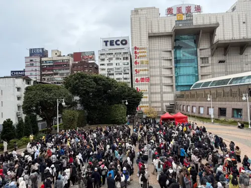 ▲微風百貨「2026年新春福袋」今（17）日大年初一上午9點30分，在微風廣場一樓維多利亞廣場正式開賣。（圖／微風百貨提供）