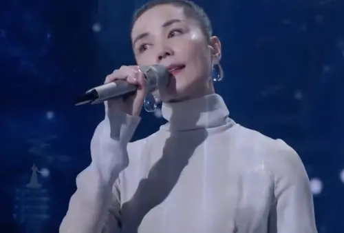 ▲王菲在今年央視春晚演唱〈你我經歷的一刻〉，未如預期那麼叫好。（圖／摘自CCTV春晚 YT）