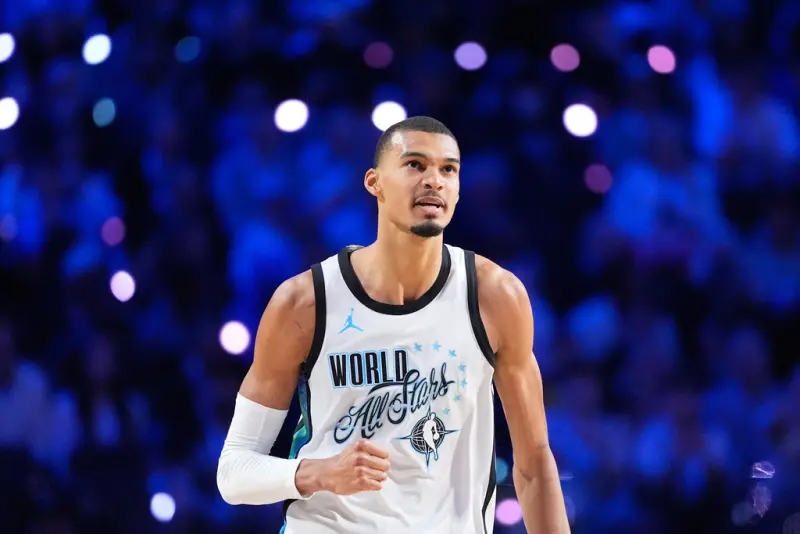 ▲馬刺一哥「法國怪物」文班亞馬（Victor Wembanyama）兌現明星賽要認真打的承諾，2場比賽狂砍33分、8籃板，在禁區幾乎無人可擋，攻守兩端都展現企圖心，表現受到不少好評。（圖／美聯社／達志影像）