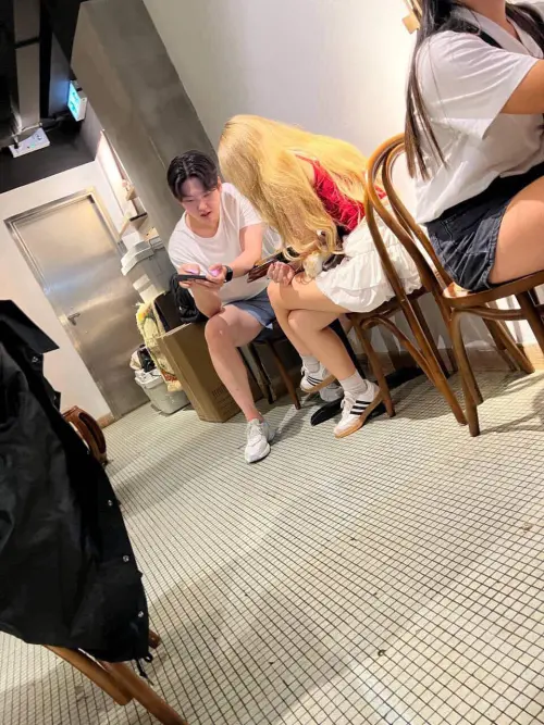 ▲NC恐龍投手全思敏（左）被拍到跟同隊啦啦隊廉世彬（右）約會。（圖／讀者提供）