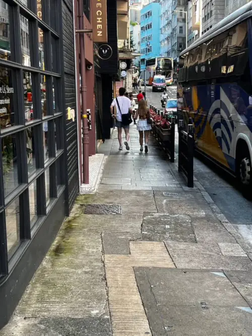 ▲廉世彬（右）今年成功與樂天桃猿續約。（圖／讀者提供）