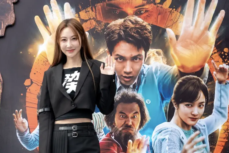 ▲曾莞婷（左一）在九把刀新片《功夫》演媽，被讚比演女兒的王淨（右下）辣，但她春節赴韓度假，卻驚見一堆網友寫錯她的名字，不得不抽空回覆留言、幫自己正名。（圖／麻吉砥加提供）