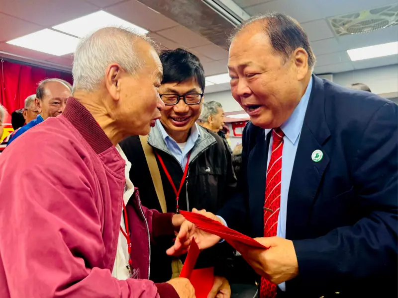 ▲澎湖縣長陳光復於春節行程中不慎從階梯跌倒受傷昏迷。（圖／翻攝自陳光復臉書）