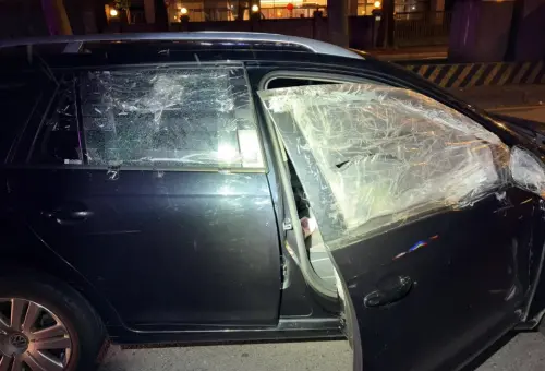 不滿對方欠5千元怒砸車！駕駛逃命撞分隔島　拔腿狂奔報案
