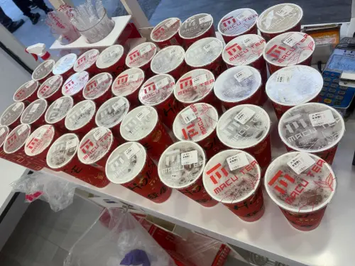 ▲一名在麻古茶坊店員透露，門市在過年期間湧入眾多人潮，甚至有民眾在現場直接點了40杯。（圖／翻攝Threads）