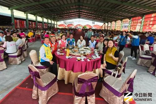 ▲娘家宴席開近300桌，來自各村婦女與家人齊聚一堂共享溫馨團圓時光。（圖／記者莊全成攝，2026.02.18）