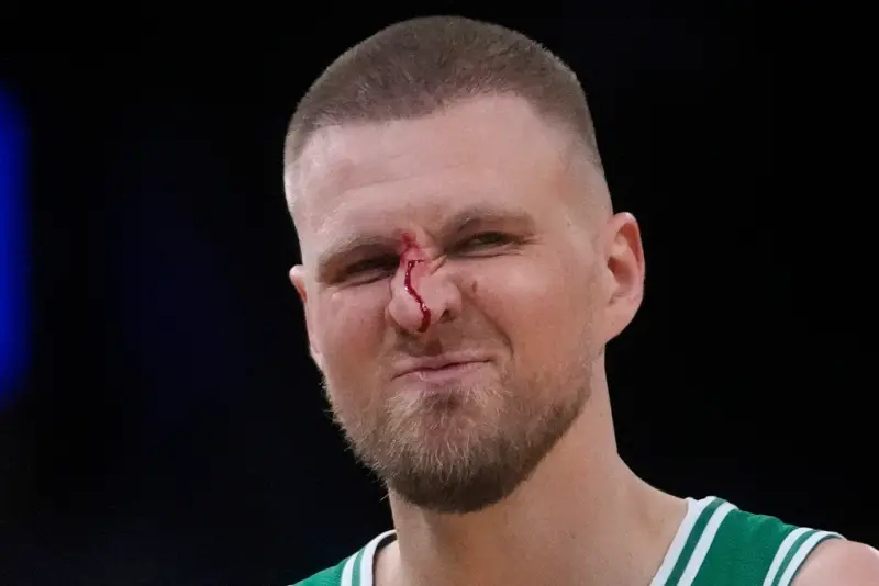 ▲根據ESPN勇士隨隊記者史萊特（Anthony Slater）報導，主帥科爾（Steve Kerr）證實，透過交易截止日加盟的明星長人波爾辛吉斯（Kristaps Porzingis）已於美國今（18）日首度與球隊進行完整合練。（圖／美聯社／達志影像）