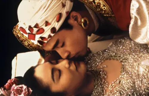 ▲《射鵰英雄傳之東成西就》是趕著為春節上映搶拍的急就章之作，當年不受影評人青睞，現在的年輕觀眾卻很推崇。（圖／摘自IMDb）