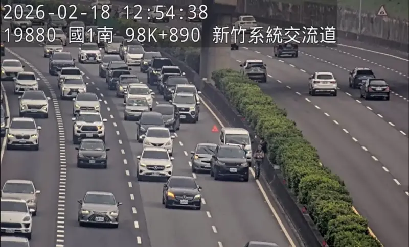 ▲今日國1南向98.6公里處，3小客車追撞事故，回堵3公里。（圖╱高公局提供）