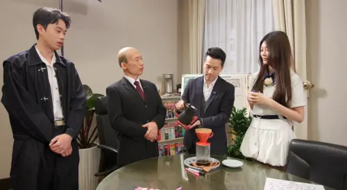 ▲韓國魚、何志偉喝「和解咖啡」