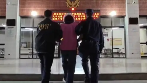 屏東初二驚魂！獨居男丟汽油彈毀4車　再持刀闖超商搶劫秒落網
