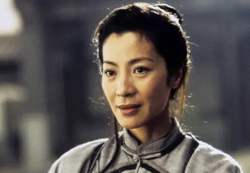▲《臥虎藏龍》讓楊紫瓊的演技第一次被外界看見，順利從動作女星轉型為實力派。（圖／摘自IMDb）