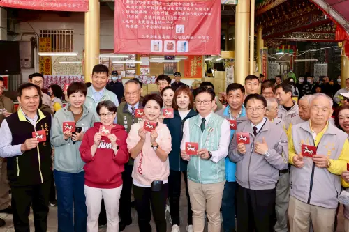 偕蕭美琴赴開基玉皇宮參拜　黃偉哲盼新的一年平安順遂
