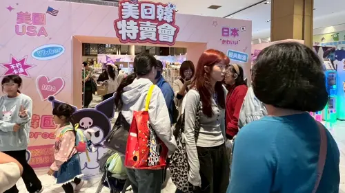 ▲新光三越高雄左營店今年春節檔期主打「IP體驗升級」，於本館10F盛大推出《超人力霸王》卡牌遊戲快閃店、卡司玩具特賣會、美日韓特賣會等。（圖／新光三越高雄左營店提供）