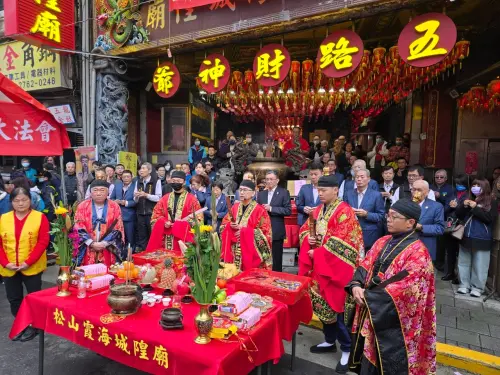 ▲松山霞海城隍廟2026初五補財庫時間則從早上9時至下午16時，依報到順序安排跟拜。（圖／松山霞海城隍廟 - 五路財神臉書）