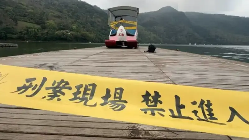 ▲花蓮鯉魚潭發生天鵝船翻覆意外，8歲男童溺斃。（圖／翻攝畫面）