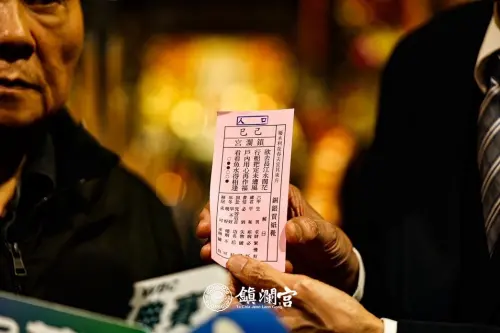 ▲大甲鎮瀾宮由董事長顏清標抽出馬年國運籤，解籤人周建男表示今年的國運是撥亂反正，民氣最重要。（圖／翻攝大甲鎮瀾宮臉書，2026.02.20）