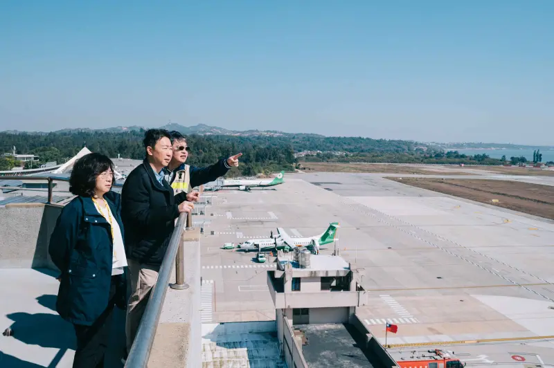 陳世凱金門航站炒「開陽白菜」暖心！交通部籲旅客托運撕掉舊貼紙