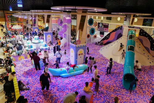 ▲追風奇幻島麗寶店有VR蹦床、百萬大球池、網繩迷宮等，絕對是小孩放電最佳去處。（圖／業者提供）