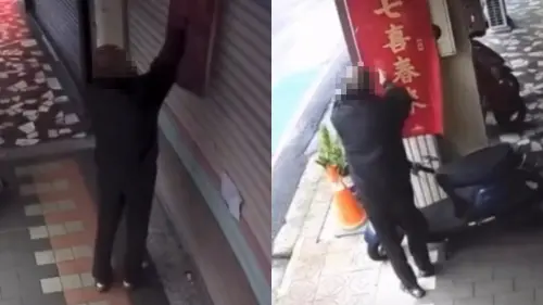 ▲男子割破桃園市議員黃瓊慧服務處外2春聯。（圖／翻攝黃瓊慧臉書）