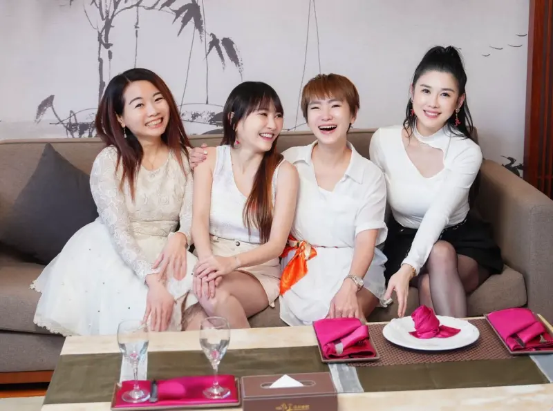 王宥忻好霸氣！邀老公前妻、女兒一同家族旅遊　因家人是最大資產