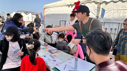 ▲2026冬日遊樂園寫生暨著色畫比賽在高雄港18號碼頭熱鬧登場。（圖／高市府觀光局提供）
