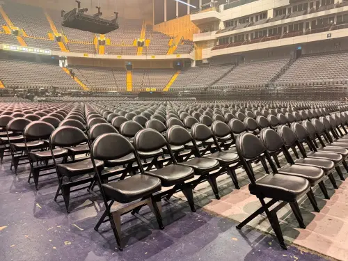 ▲江蕙演唱會音樂總監洪敬堯曝光今（20）日晚間將演出的現場畫面，並以「光」來形容美妙的音樂節目內容。（圖／翻攝自洪敬堯臉書）