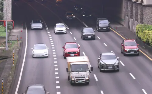 ▲許多民眾好奇，高速公路上沒有紅燈為何還會出現塞車情況。（圖／記者朱永強攝，2026.02.20）