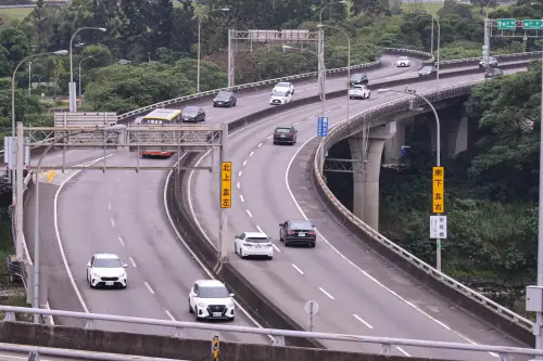國道2號車流量大卻仍免收費！交通部預計年底檢討費率