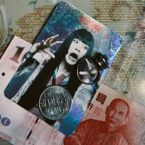 ▲曹佑寧分享的照片中，王淨小卡上放著一只貌似戒指的小物，且放的位置「恰好」在女友的手上。（圖／曹佑寧IG＠tsaoyuning）