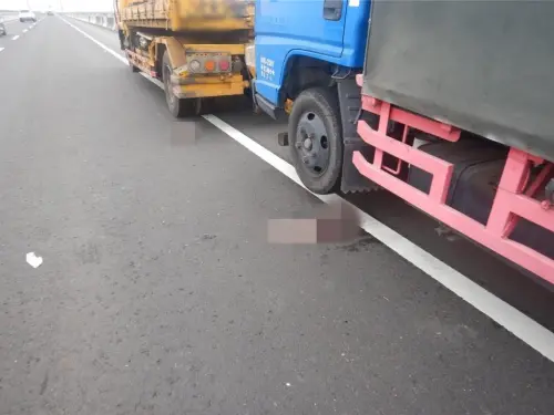 台61恐怖肇逃！拖吊車司機道路救援遭撞　「頭破腿變形」送醫搶命
