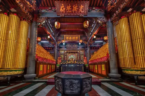 大年初四迎財神！大溪迎富送窮廟、南崁五福宮湧補財庫人潮
