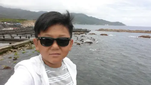 ▲鍾國洪本人只有135cm，而且實際年齡已經48歲，不少看《戲說台灣》長大的觀眾相當傻眼。（圖/臉書@鍾國洪）