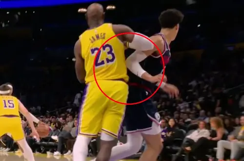 NBA／詹姆斯竟被快艇新秀「偷暗拐」！痛到倒地　仍堅持起身罰球
