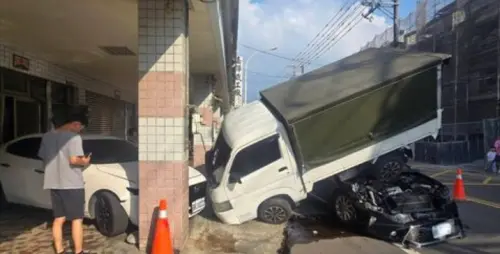 初五走春出意外！駕駛登完大雪山返程恍神　鏟起小貨車壓毀車頭
