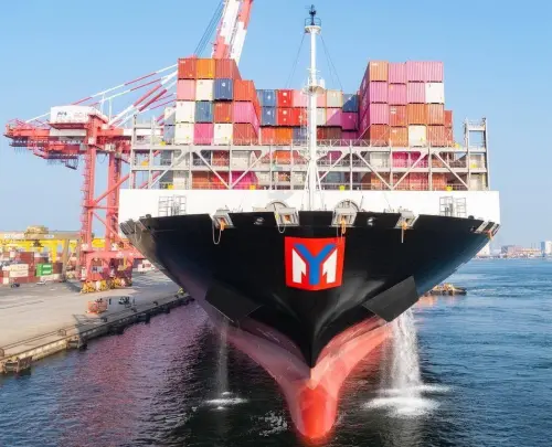 ▲陽明海運公司所屬連明號貨櫃輪首航高雄港，靠泊高雄港貨櫃碼頭。(圖／高雄港務分公司提供)