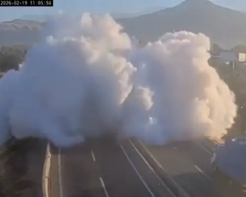 影／智利液化氣運輸車爆炸！白煙、火焰瞬間吞沒公路　駭人畫面曝
