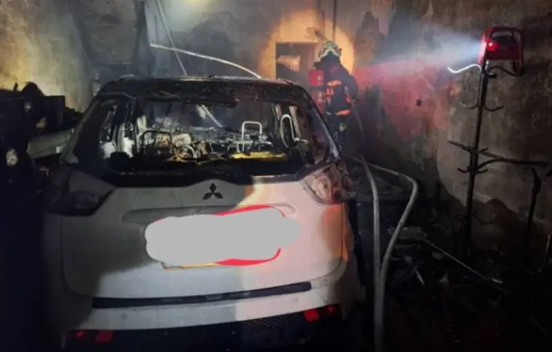 彰化田中離奇火警！轎車衝入民宅起火　34歲男全身45%二度灼傷