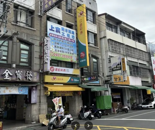 ▲台中北屯的「錸富裕彩券行」不僅今年初三、初四連兩天開出百萬大獎，去年春節也送出過大紅包，兩年內就累積開出高達9注的加碼獎項。 （圖／翻攝Google地圖）