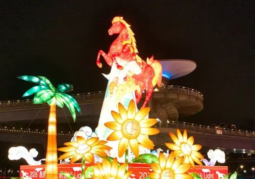 2026新北燈會今點燈開幕！表演卡司、領提燈、大都會公園交通一覽
