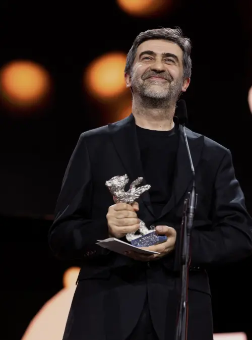 ▲阿敏艾波致詞時為巴勒斯坦發聲，贏得台下觀眾歡呼。（圖／摘自 IG@berlinale)