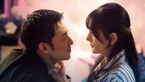 ▲《愛在天搖地動時》裡臥底警察變身霸氣總裁和酒家女之戀，有種電影《無間道》的既視感。（圖／翻攝自豆瓣）