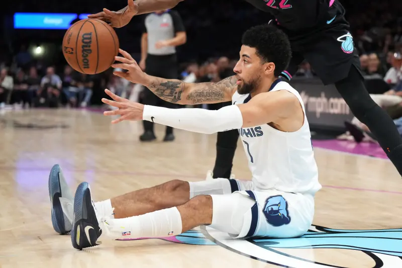 影／灰熊小皮朋被耍陰招？怒摔人進觀眾席　賽後嗆爆：他想要擁抱