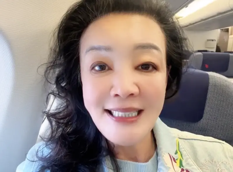 ▲汪小菲老婆馬筱梅即將臨盆，兩人春節前就返台待產，不過卻不見媽媽張蘭（如圖）身影，張蘭昨日親自拍片表示自己感染病毒，等到身體好轉後才出發。（圖／張蘭俏江南創始人 微博）