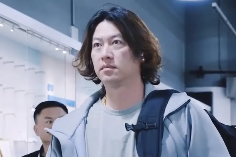 王建民撞臉SJ希澈！冷臉上班路公開　E.L.F認錯：宇宙大明星投手