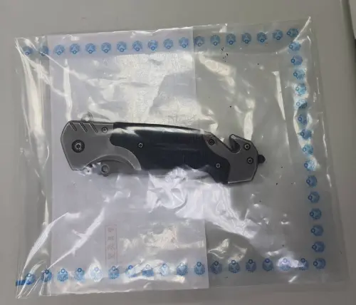 ▲22日新北中和爆發討債衝突，19歲女與現任男友持刀砍傷前男友父親與祖母，3人送醫無礙，2嫌依傷害罪送辦。（圖／翻攝畫面）