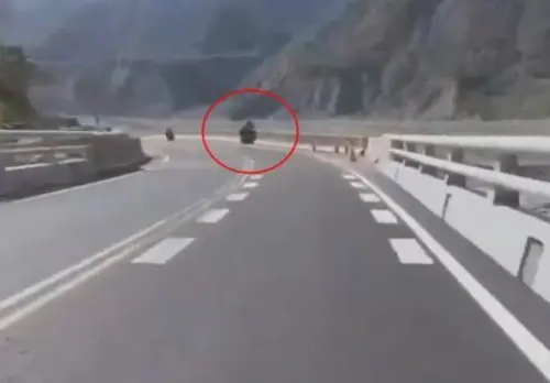 南橫公路驚傳墜橋！騎士疑過彎失控撞護欄　墜17層樓深溪谷身亡
