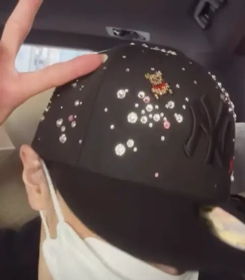 ▲濱崎步在IG曬出自己戴小熊維尼帽子的照片。（圖／IG@a.you）