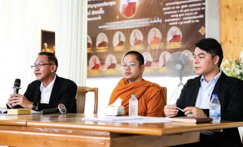 泰國克魯巴神僧遭指控非法佔地　身體不適臨時缺席記者會引發質疑
