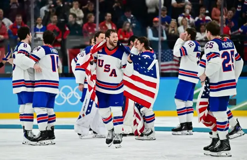 冬奧冰球／美國2：1氣走加拿大！終結46年金牌荒　休斯延長賽絕殺
